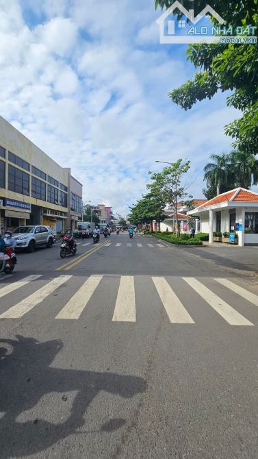 Bán Đất Mặt Tiền Đường Liên Xã Tân Hiệp Hóc Môn. 525m2. full thổ cư. Ngang 15m Đường 10m T