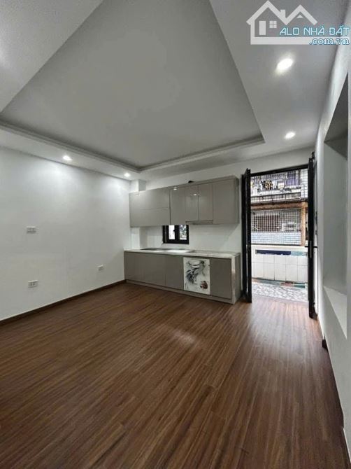 Tập thể 29 Lạc Trung 70m tặng nội thất đầy đủ. - 1