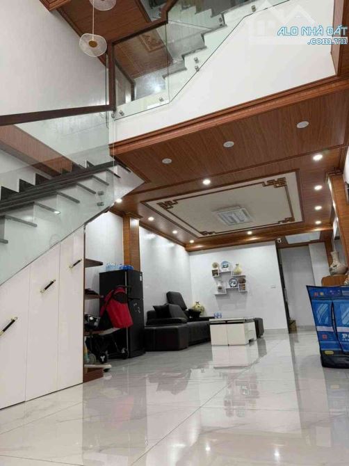 Hàng Xóm Vin1-Nhà Dân Xây-Full Nội Thất.Bán Nhà Kiêu Kỵ,Dt 40m2,Giá 6.8 Tỷ. - 1