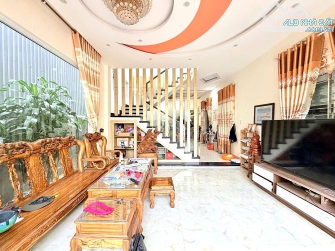 🔥🔥 SIÊU PHẨM LÔ ĐÔI-🚀🚀 NHÀ 2 TẦNG - 215M2 - BÀU MẠC 8 – GẦN BIỂN NGUYỄN TẤT THÀNH
