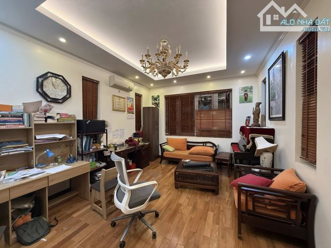Bán nhà Phủ Doãn, 60m2, 6 tầng, mặt tiền 8m, giá 36.5 tỉ, phù hợp làm homestay