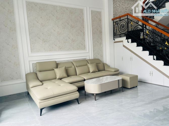 Nhà lầu Tân Cổ Điển mới xây dựng mặt tiền Bờ Cờ gần bệnh viện Đa Khoa Tỉnh, Tp Mỹ Tho - 1