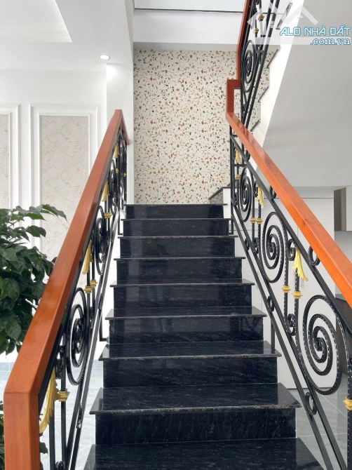 Nhà lầu Tân Cổ Điển mới xây dựng mặt tiền Bờ Cờ gần bệnh viện Đa Khoa Tỉnh, Tp Mỹ Tho - 3