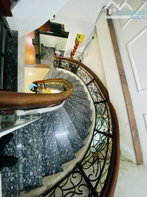 NHÀ BÁN MẶT TIỀN KDC TRUNG SƠN GIÁP Q1 - 28T - 120m2 - 6x20 VUÔNG A4 - 5 TẦNG BTCT. - 4