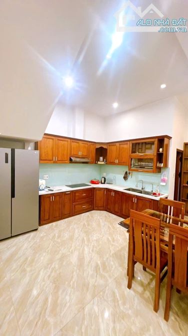 CHỈ 9,5 TỶ CÓ NHÀ 3 TẦNG 3 MÊ FULL NT GỖ TỰ NHIÊN, Đ. LÊ VĂN HIẾN, GẦN BV SẢN NHI NGŨ.H.S - 3