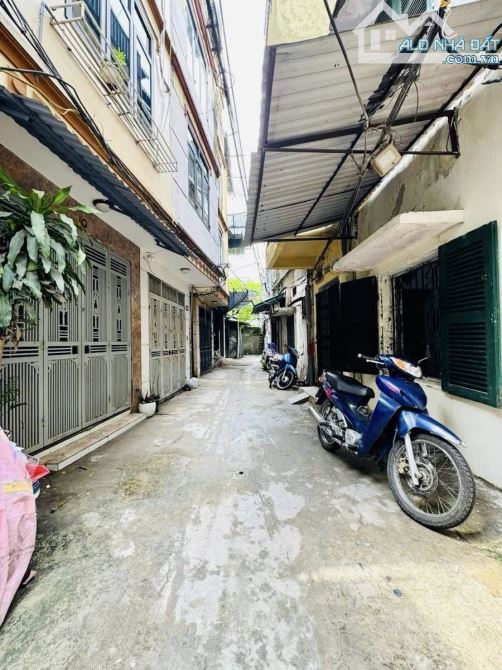 Phố Tân Mai, ô tô đỗ cửa, nhà phân lô, 6 tầng TM, DT 41/52T1, MT 3.7m, giá 14 tỷ.