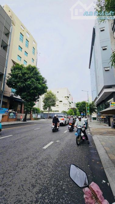 Cho thuê tòa nhà 2.500m2, Nguyễn Bỉnh Khiêm, Quận 1, Kc: 2 hầm, 8 lầu, st PCCC