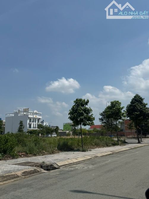 Muốn mua lô đẹp rẻ thì gọi cho tôi, KDC Tân đô