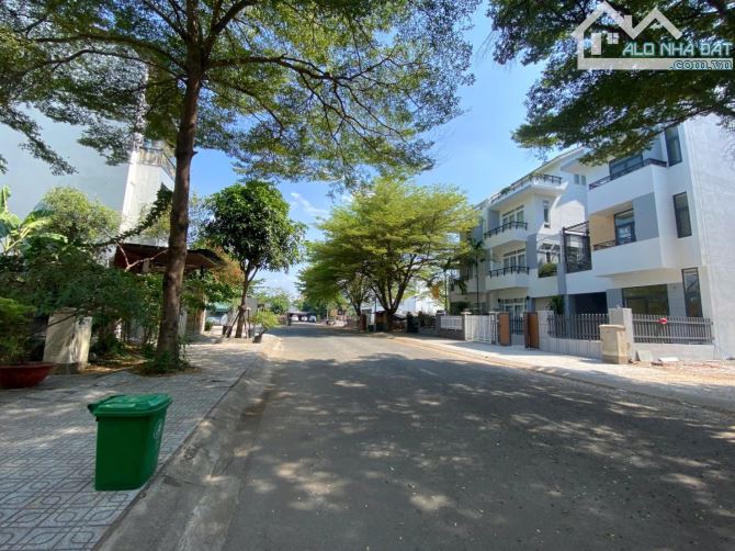 Đất 2 MT trước sau trục chính nguyễn đình thi KDC Gia Hoà - 2
