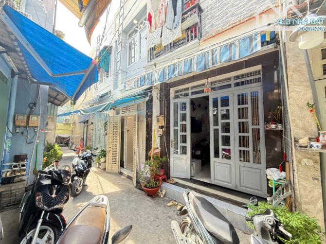 Bán Nhà hẻm 1056 Huỳnh Tấn Phát, Quận 7, DT 3,2 x10m. Giá 1,59 tỷ.