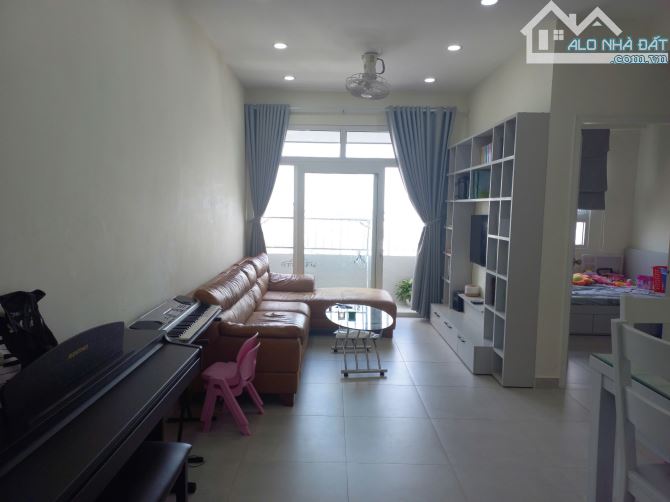 Cần bán Âu Cơ Tower - Đã có sổ. DT 80M2 - 3PN - 2WC, giá bán 4,1 tỷ. Giáp Q. Tân Bình.