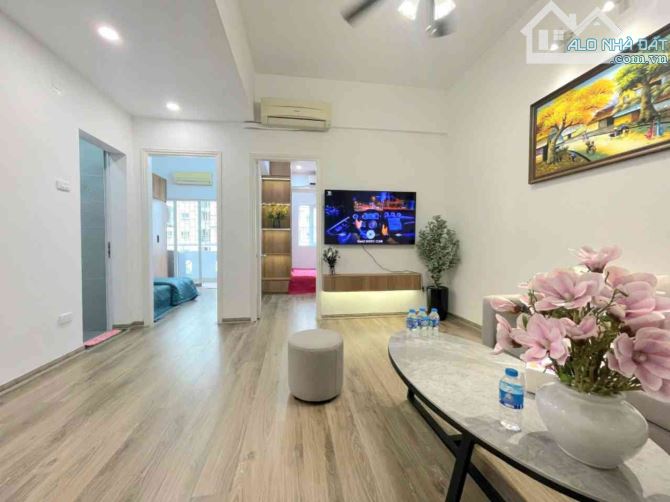 Bán căn hộ chung cư phố Tạ Quang Bửu 60m2- nằm ngay mặt phố- Full nội thất- Giá 6.2 Tỷ Căn
