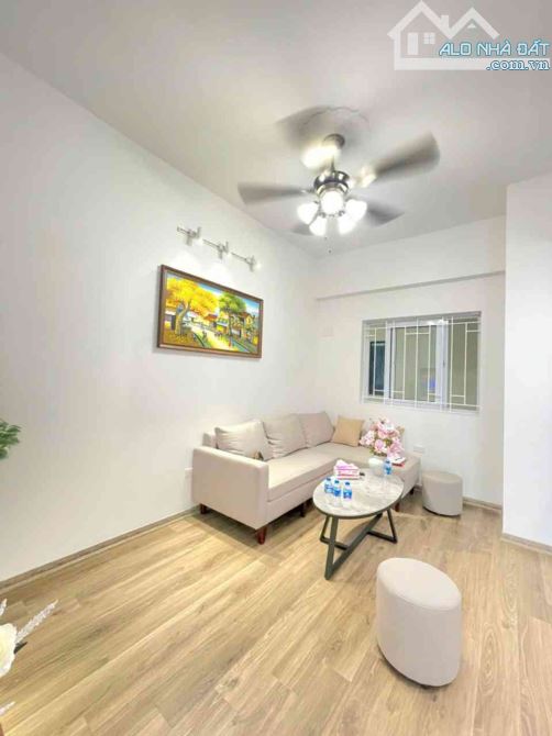 Bán căn hộ chung cư phố Tạ Quang Bửu 60m2- nằm ngay mặt phố- Full nội thất- Giá 6.2 Tỷ Căn - 1