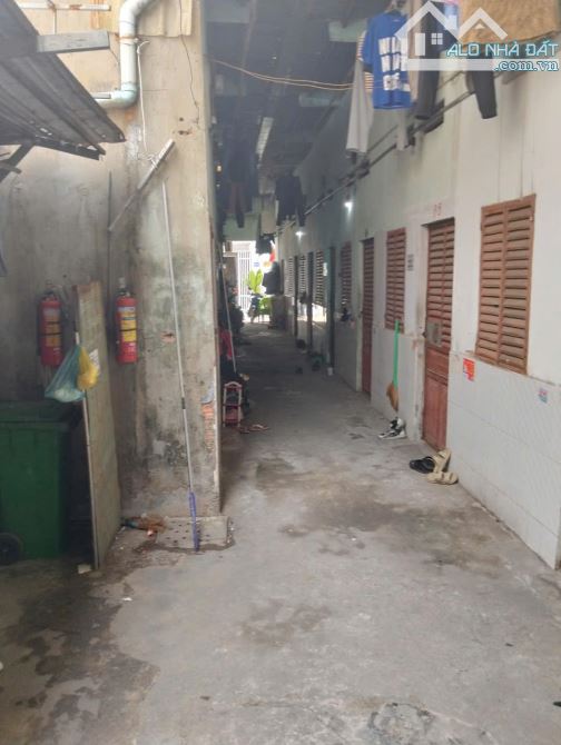 Bán dãy trọ 16 phòng 240m2,thu nhập 240tr/năm,gần ngã 6 An Phú - 2
