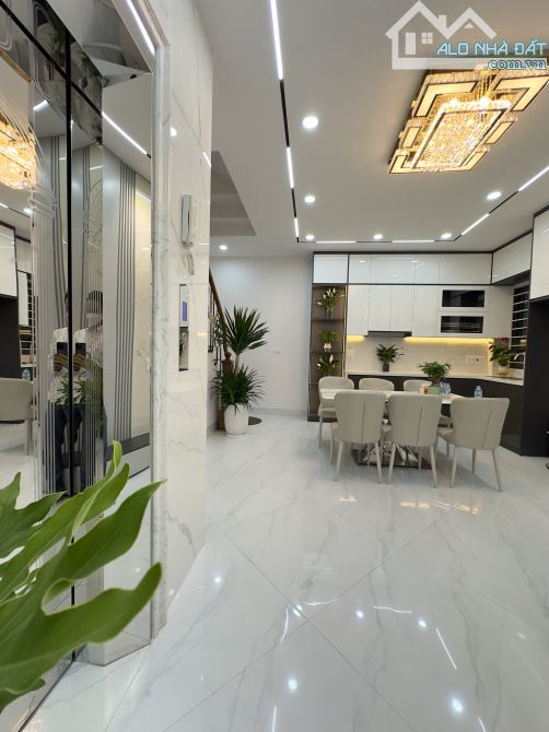 Nhà 40m2*5T Thang Máy đầu Đường Tam Trinh-Minh Khai, vị trí đẹp. SĐCC