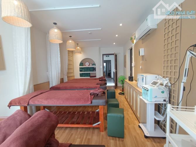 Cho thuê nhà  6 tầng 8 phòng thang máy đường Chính Hữu, Sơn Trà. giá 42tr.làm spa phù hợp