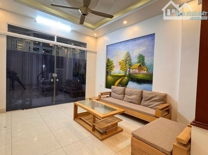 Hà Trì - Hà Đông nhà đẹp ở luôn - ô tô đỗ cửa - vài bước ra phố!
