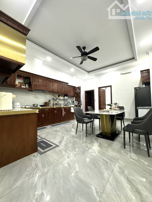Bán nhà đường số 11, Hiệp Bình Phước, Thủ Đức, TP HCM. DT 117m2, 3 tầng, sổ hồng. Giá - 1
