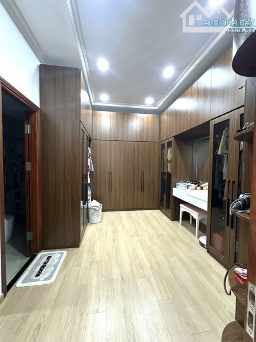 Bán nhà đường số 11, Hiệp Bình Phước, Thủ Đức, TP HCM. DT 117m2, 3 tầng, sổ hồng. Giá - 3