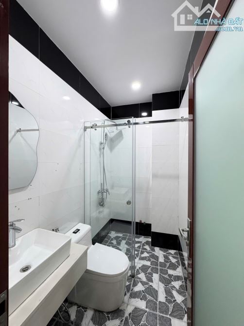 Nhà 5 Tầng 5 Phòng Ngủ, 6WC, Hẻm rộng, Đường Lê Văn Quới - 1