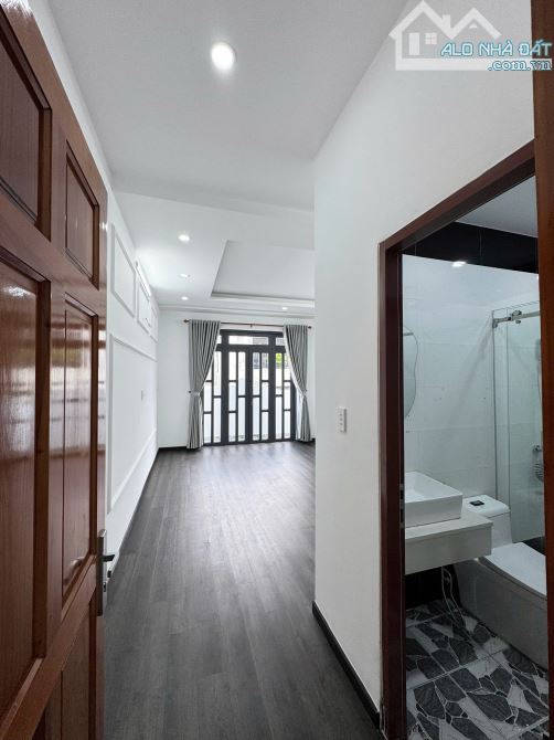 Nhà 5 Tầng 5 Phòng Ngủ, 6WC, Hẻm rộng, Đường Lê Văn Quới - 4