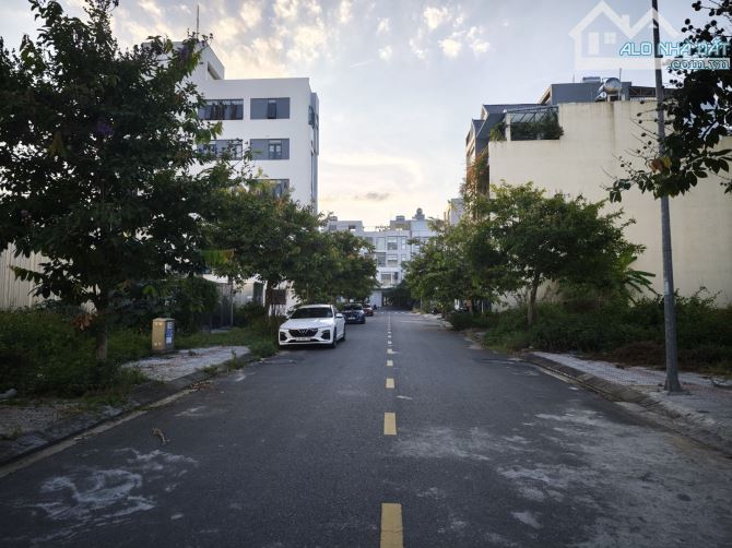 🚨 100m² – ĐƯỜNG 7.5M – NHÀ ĐỂ Ở CỰC HỢP!  📍 Hòa Phú 28 - 1