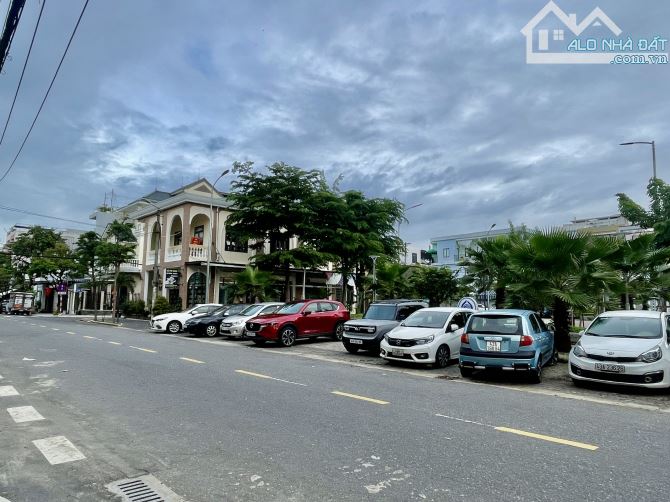 BÁN LÔ ĐẤT VIEW TRƯỜNG ĐH NGOẠI NGỮ - 90M2, NGANG 5M – 7 TẦNG CĂN HỘ - GIÁ CHỈ 8.X TỶ TL