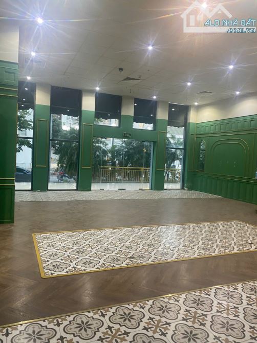 Cho thuê mặt bằng thương mại 100m2-140m2 mặt tiền 13m mặt phố Nguyễn Chánh-Cầu Giấy