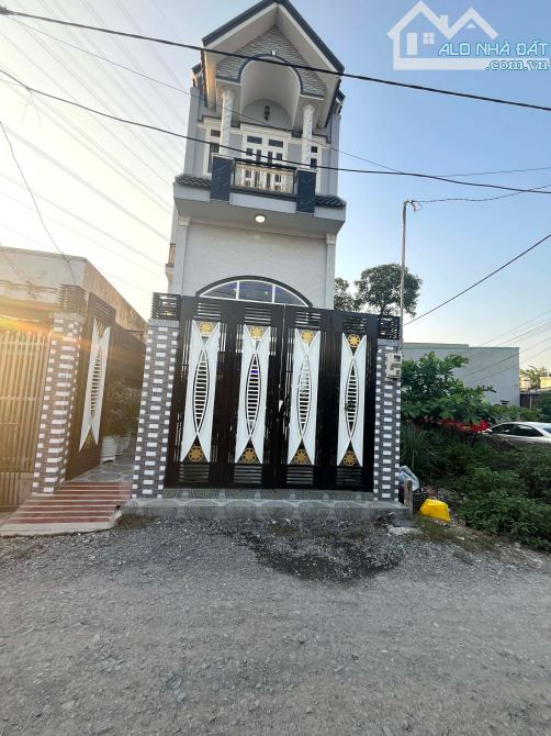 Nhà đẹp giá rẻ ngay trung tâm Hóc Môn - 1