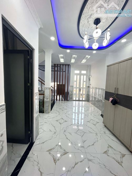 Nhà đẹp giá rẻ ngay trung tâm Hóc Môn - 2