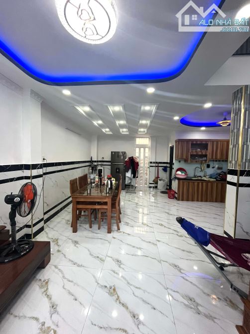 Nhà đẹp giá rẻ ngay trung tâm Hóc Môn - 3