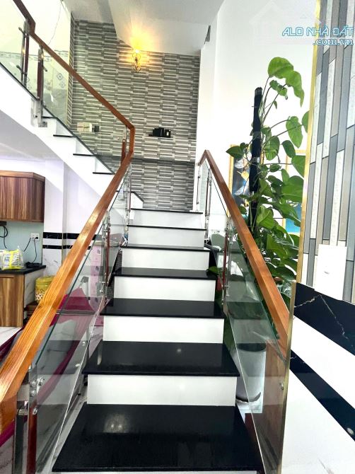 Nhà đẹp giá rẻ ngay trung tâm Hóc Môn - 4