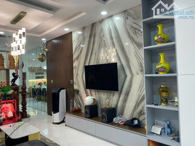 Kế chợ Nhị Thiên Đường- Bùi Minh Trực - P. 5 – Q. 8 - DT: 4*20m- Nhỉnh 7 Tỷ - 6