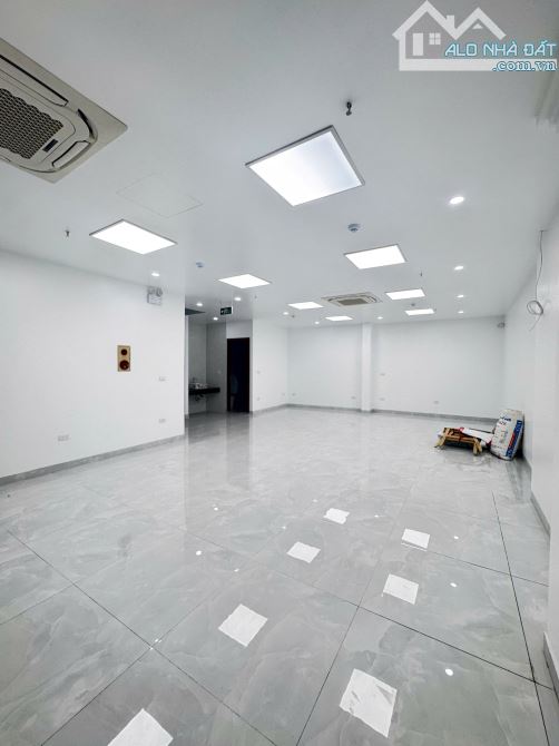 CHO THUÊ MẶT BẰNG KINH DOANH MỚI CỨNG Ở ĐẦM TRẤU – 90M2 THÔNG SÀN