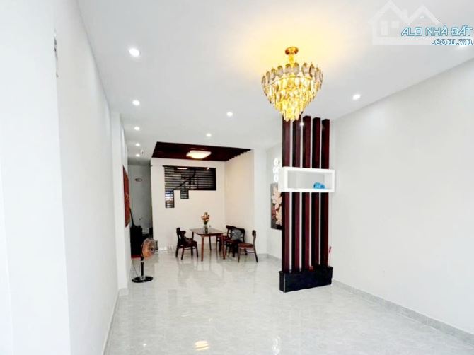 Nhà thuê 3 lầu sân thượng hẻm xe hơi Nguyễn Tri Phường, Q10