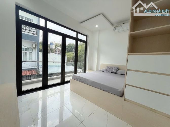 Nhà đẹp 1trệt 3 lầu 4 PN 5wc đg Nguyễn xiển Q9 gần VinQ9