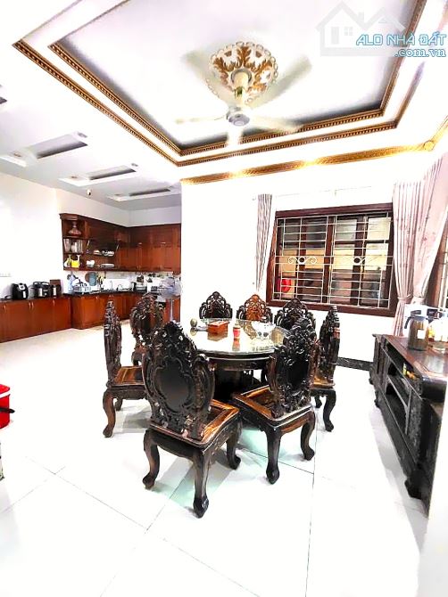 Cho thuê biệt thự Việt Hưng lô góc, sân vườn 200m2, giá 35 triệu. - 1