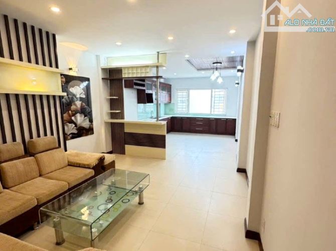 Nhà thuê 3 lầu sân thượng hẻm xe hơi Nguyễn Tri Phường, Q10 - 2