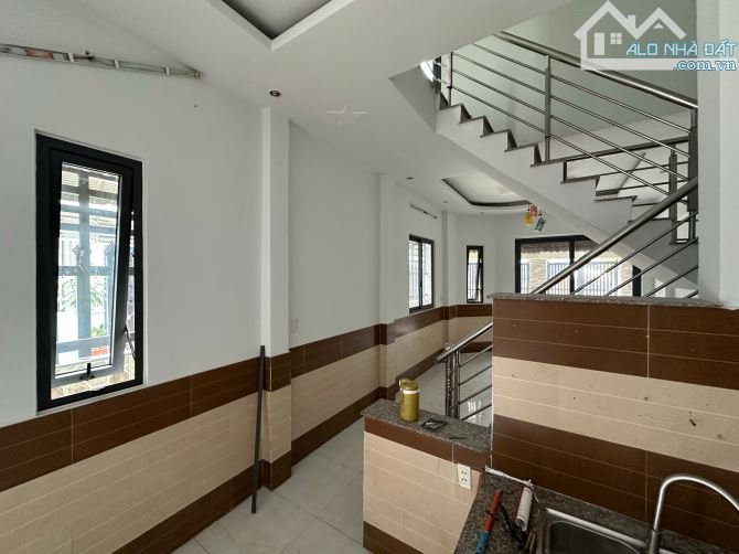 cầm 5tỷ mua nhà TP Hóc Môn đường Phạm Thị Giây góc 2 mặt tiền DT:82m2 ngang 5m x 17m - 2