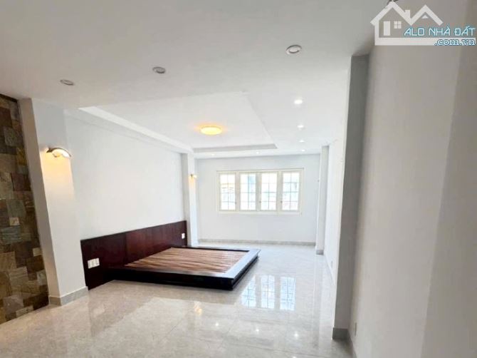 Nhà thuê 3 lầu sân thượng hẻm xe hơi Nguyễn Tri Phường, Q10 - 4