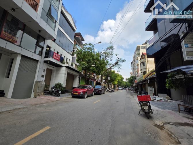 TÒA KHÁCH SẠN NỘI THẤT ĐẲNG CẤP 5 SAO - 10 TẦNG ĐỒ SỘ CÓ HẦM - DÒNG TIỀN CAO ỔN ĐỊNH