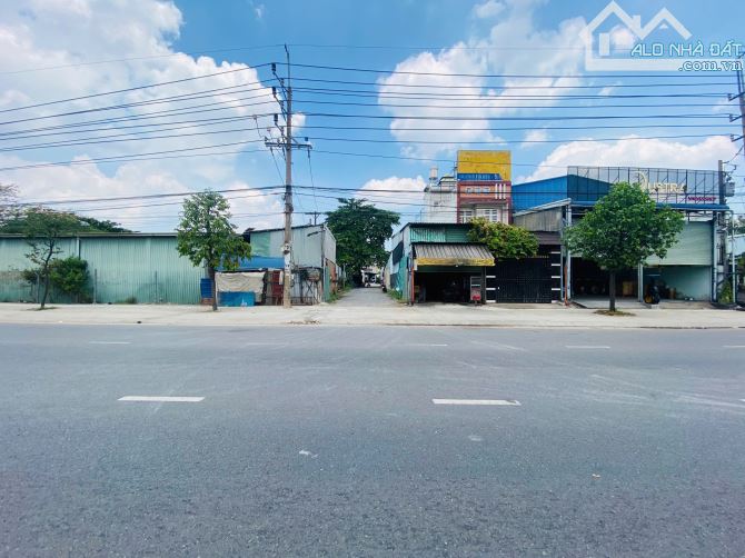 Bán đất 1886m2, mặt tiền đường ĐT.743 p. An Phú gần Vòng Xoay An Phú