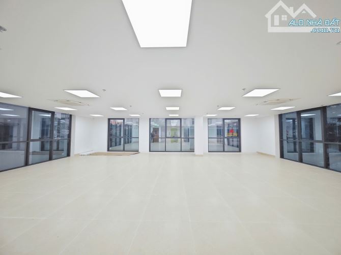 Cho thuê văn phòng Nguyễn Văn Tuyết 110m2 chỉ 17tr lô góc ngay mặt phố