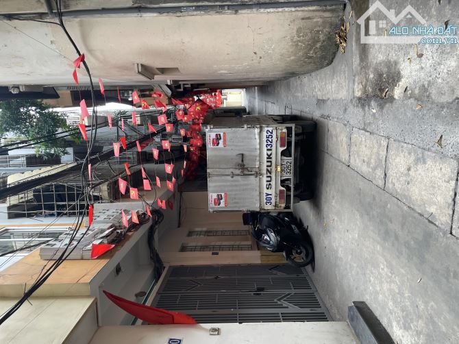 Hiếm!Bán nhà mặt phố Quan Nhân, Thanh Xuân 42m2 x 5T, 9.5 tỷ, 2 mặt thoáng, Kinh doanh nhỏ