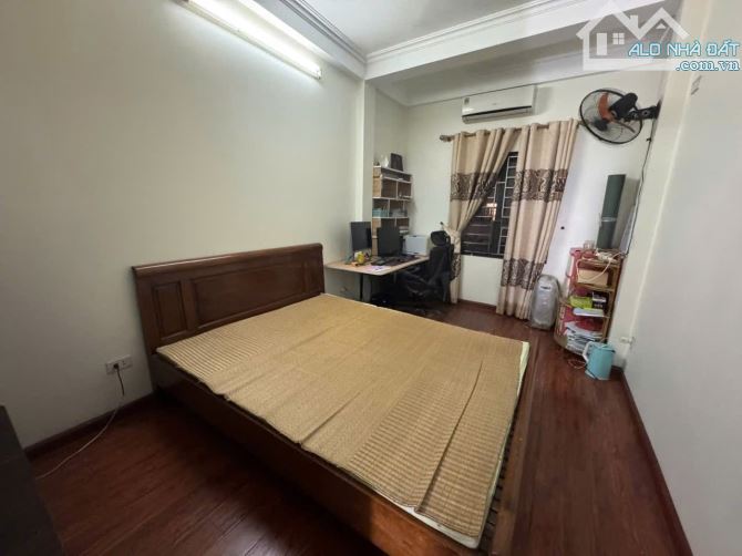 Hiếm!Bán nhà mặt phố Quan Nhân, Thanh Xuân 42m2 x 5T, 9.5 tỷ, 2 mặt thoáng, Kinh doanh nhỏ - 1