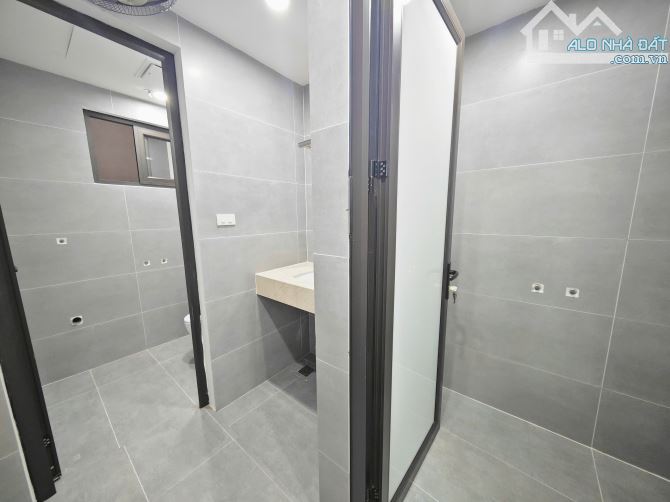 Cho thuê văn phòng Nguyễn Văn Tuyết 110m2 chỉ 17tr lô góc ngay mặt phố - 2