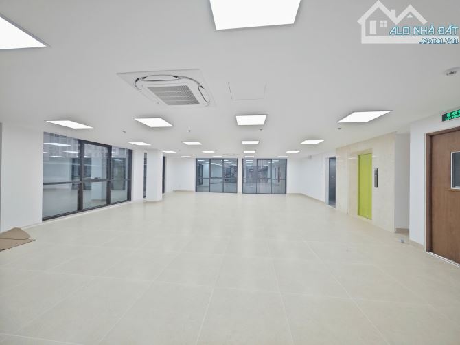 Cho thuê văn phòng Nguyễn Văn Tuyết 110m2 chỉ 17tr lô góc ngay mặt phố - 3
