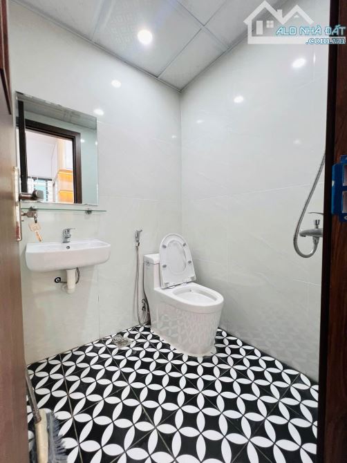 Chị gái em chuyển sang nhà to hơn nên cần bán căn CC 2 phòng ngủ full nội thất Kim Văn - 3