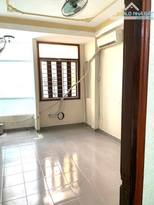 Cho thuê NR 3PN, 3WC tại Võ Văn Kiệt, 12 triệu, 128m2, Q5, HCM hàng hot vào ở ngay