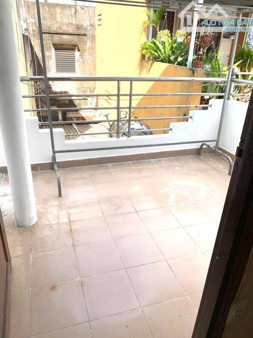 Cho thuê NR 3PN, 3WC tại Võ Văn Kiệt, 12 triệu, 128m2, Q5, HCM hàng hot vào ở ngay